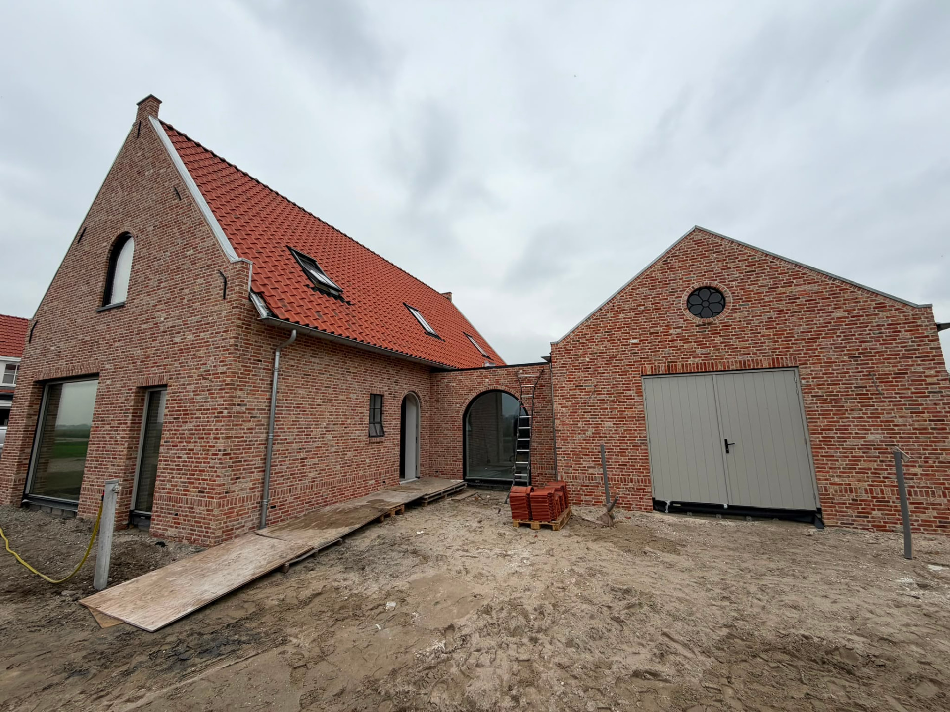 Rode pannen — panlatten klaar — Complete dakvernieuwing